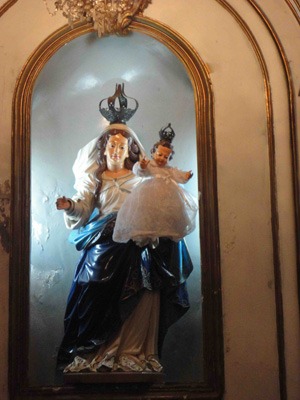 Statue de la Vierge de l'église Dos Remedios