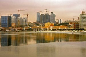 Le skyline de Luanda avec la nouvelle marginale